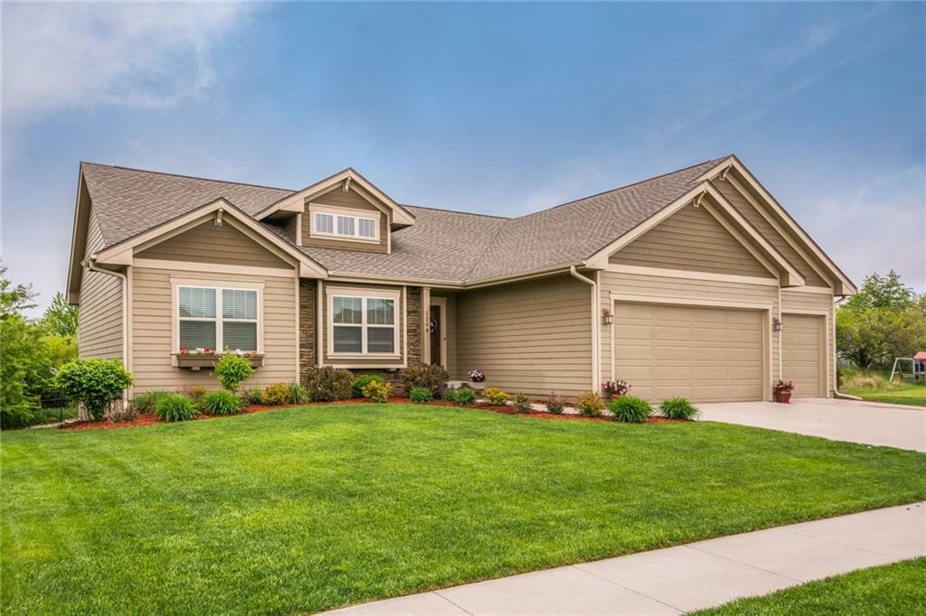 Property Photo:  1208 NW Boulder Point Place  IA 50023 