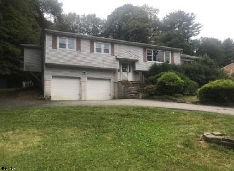 Property Photo:  84 Hunterdon Pl  NJ 07480 