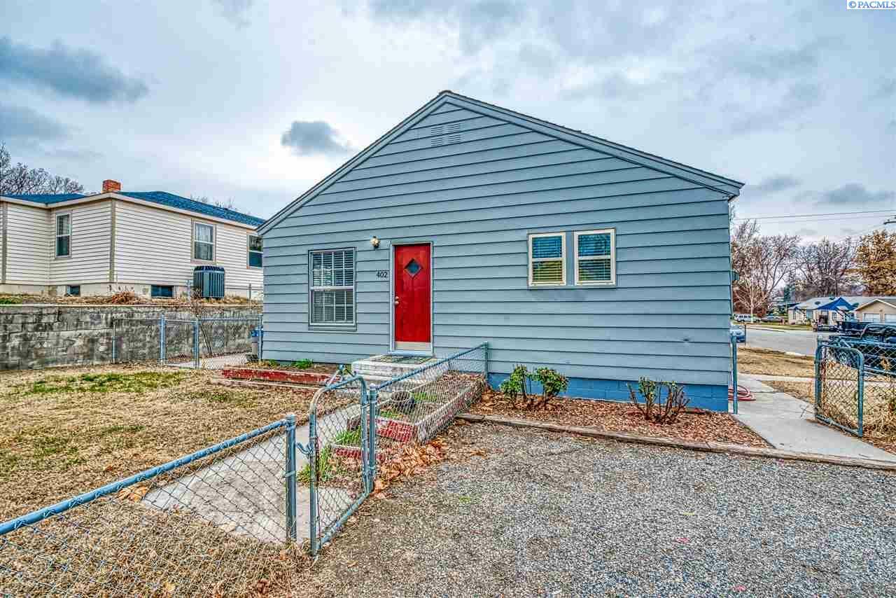 Property Photo:  402 E 5th Ave  WA 99336 