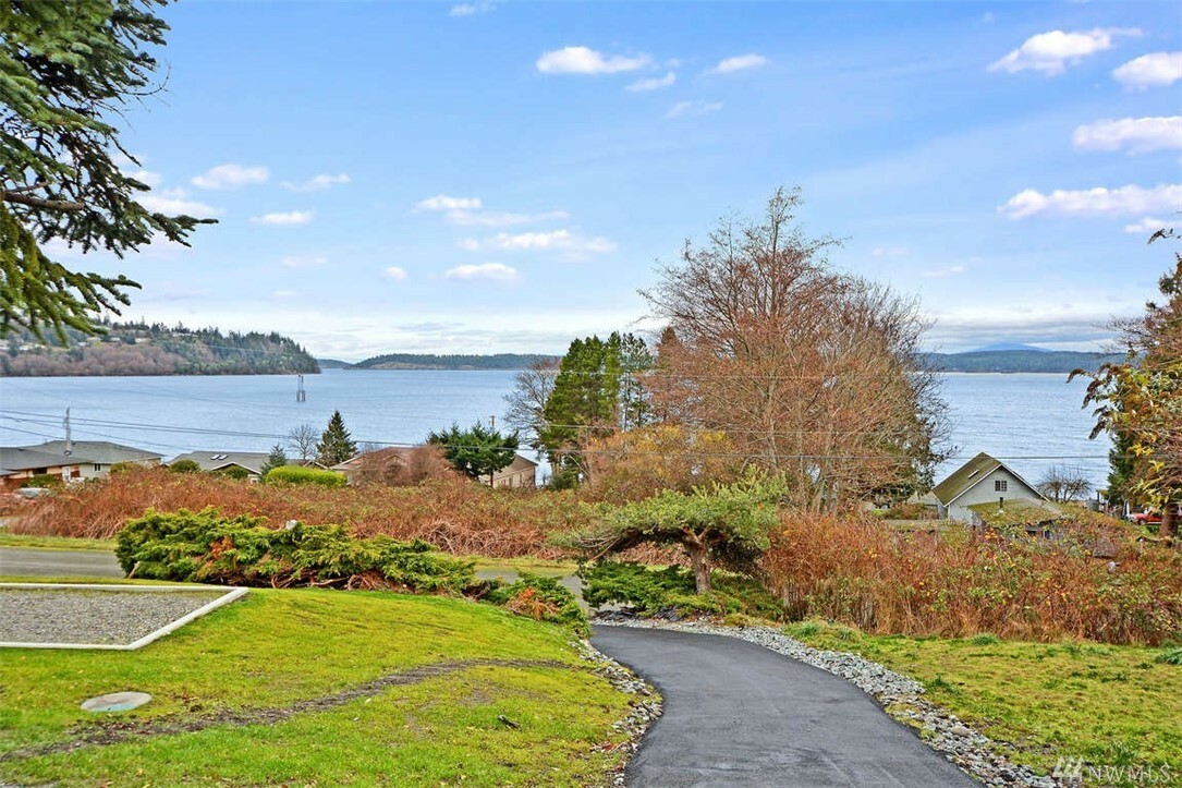 Property Photo: 650 Maplewood Lp WA 98277