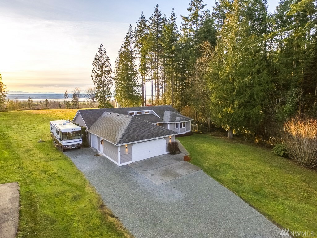 Property Photo: 31404 W Lake Ketchum Rd WA 98292
