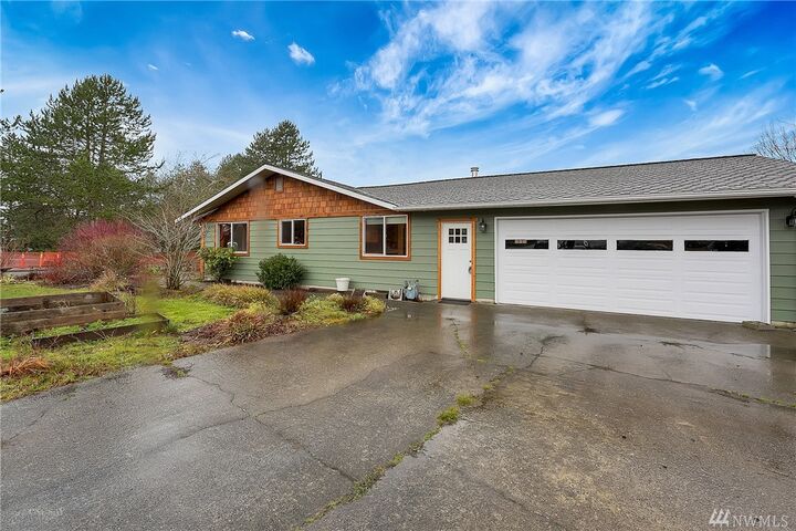 Property Photo: 809 38th St WA 98229