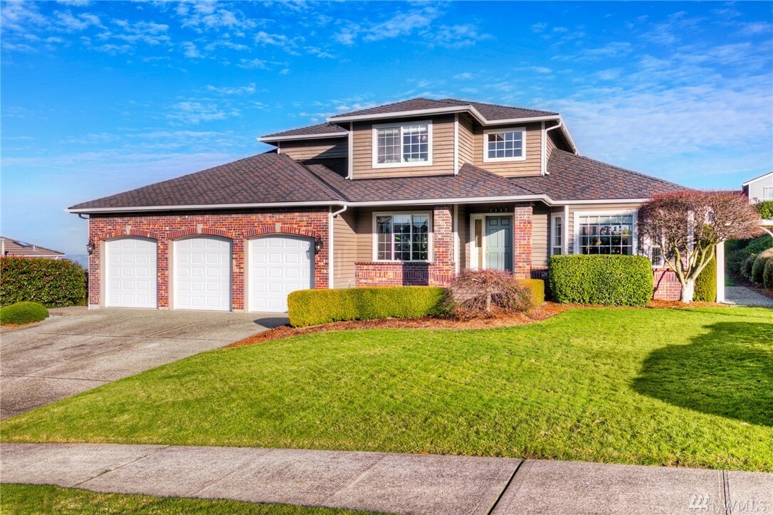 Property Photo: 2117 Hillside Dr NE WA 98422