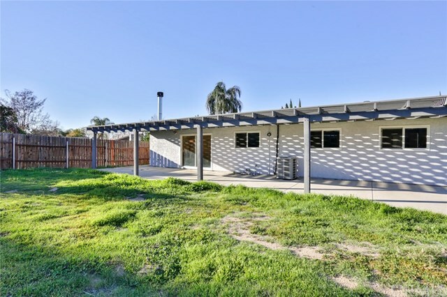 108 Brian Way  Riverside CA 92507 photo