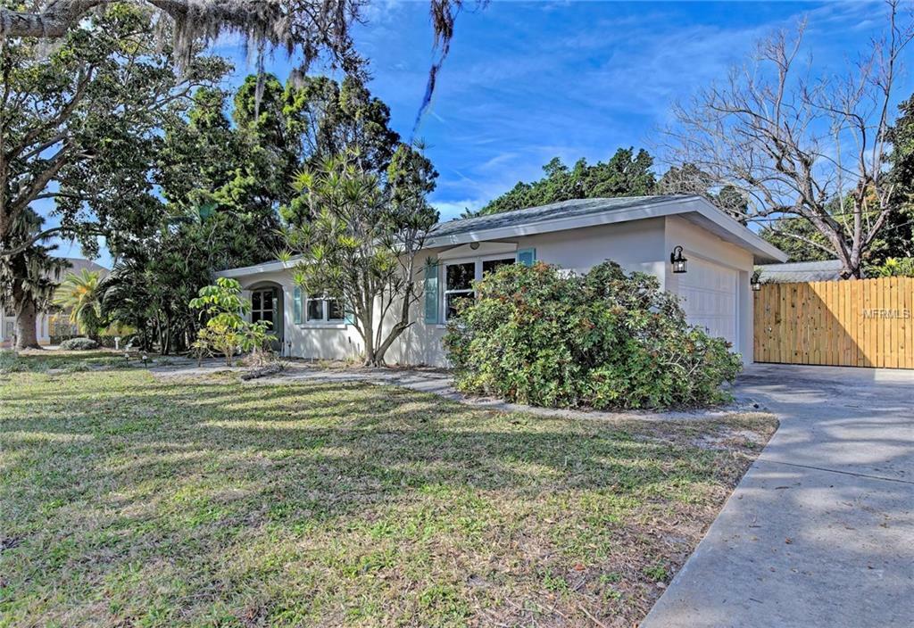 Property Photo:  756 Hillcrest Drive  FL 34209 