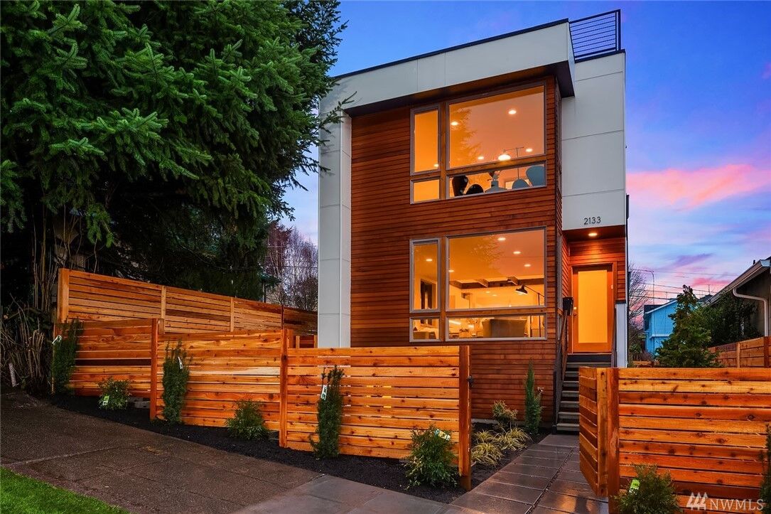 Property Photo: 2133 N 62nd St WA 98103