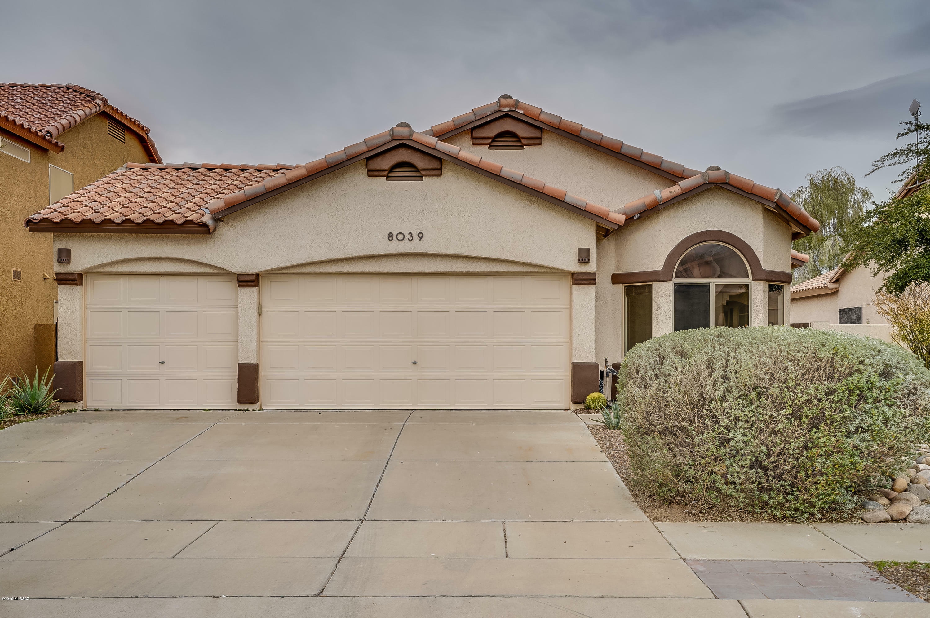 Property Photo:  8039 N Arcata Drive  AZ 85743 