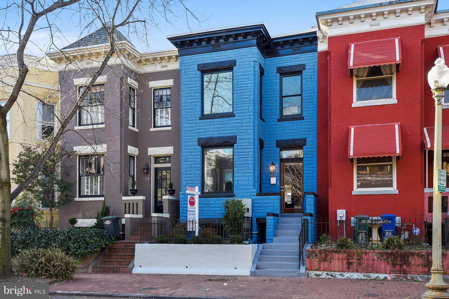 Property Photo:  210 10th Street NE  DC 20002 