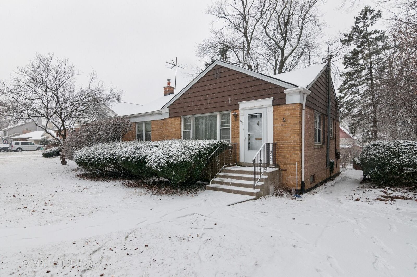 Property Photo: 102 South Williston Street IL 60187