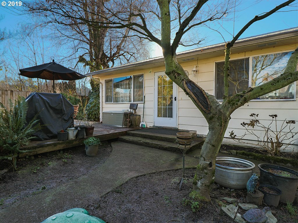 Property Photo: 2401 NW 69th St WA 98665