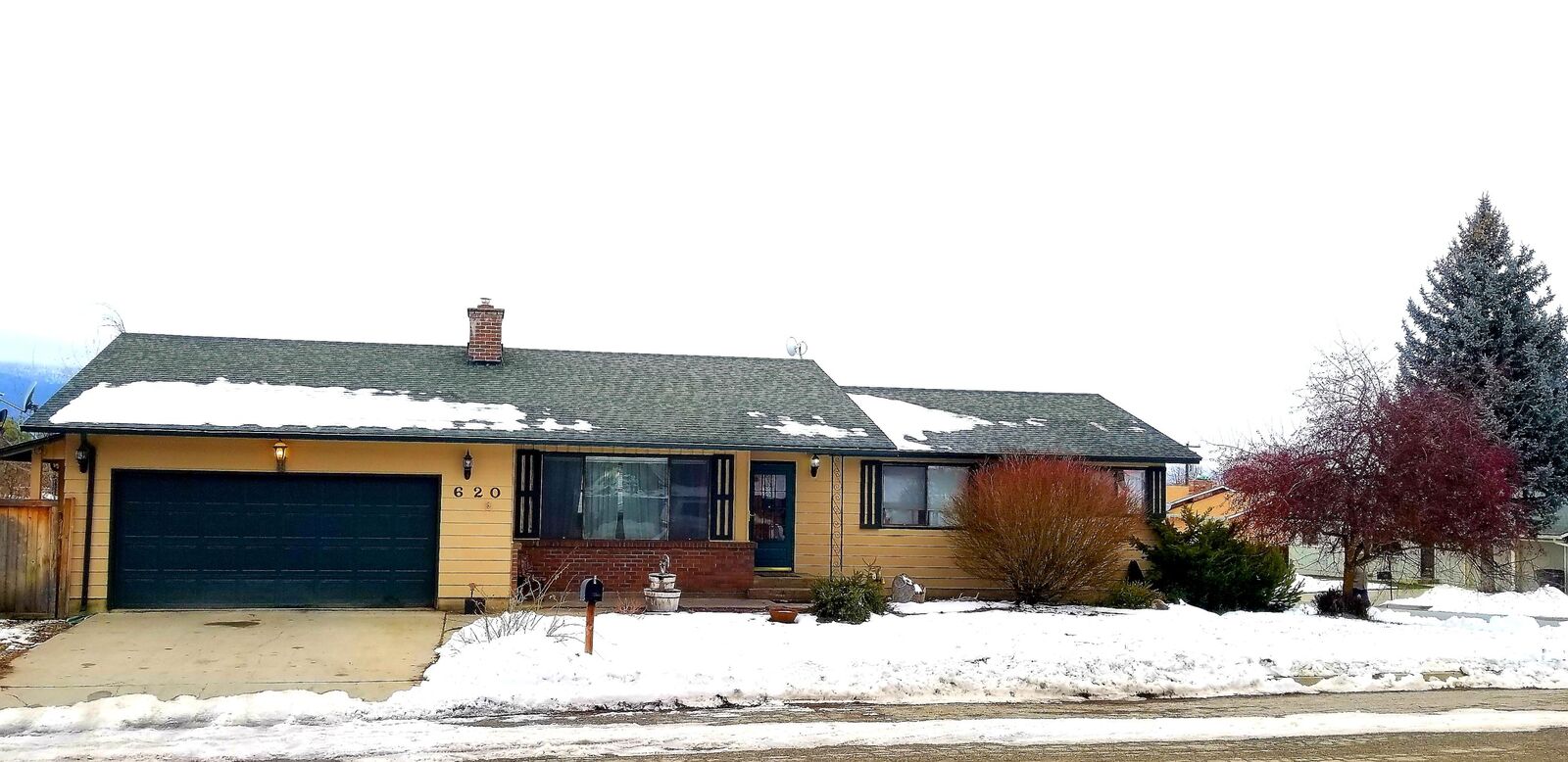 Property Photo:  620 S Rae St  WA 99114 