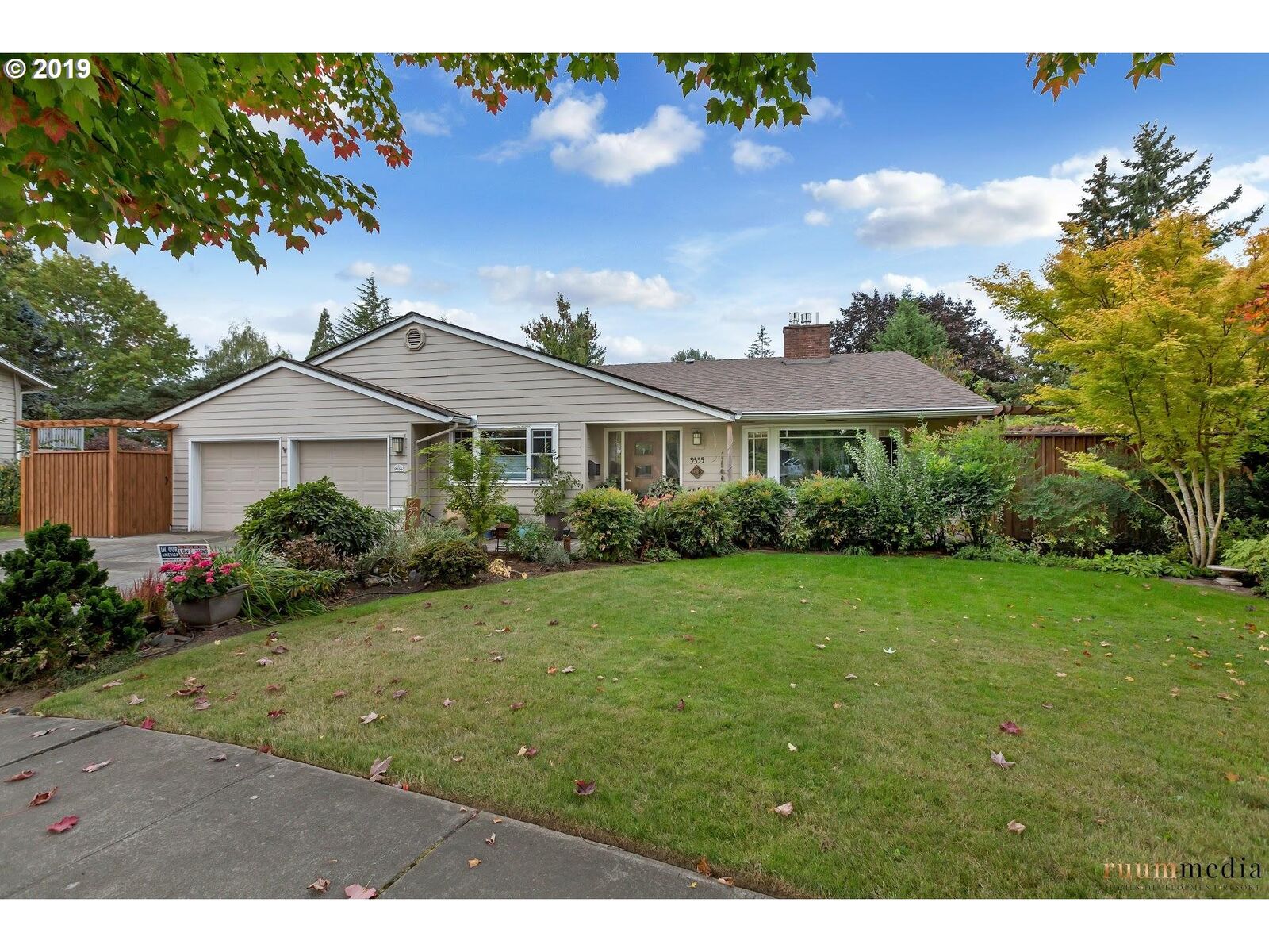 Property Photo:  9355 SW Aspen St  OR 97005 