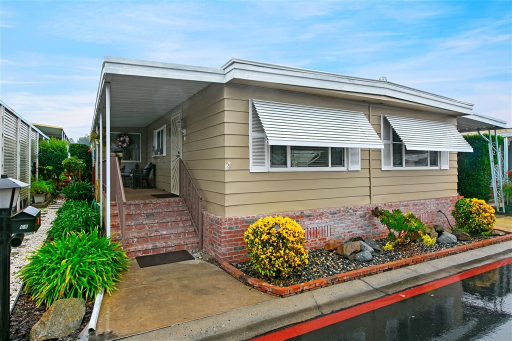 Property Photo:  1506 Oak Dr Spc 69  CA 92084 