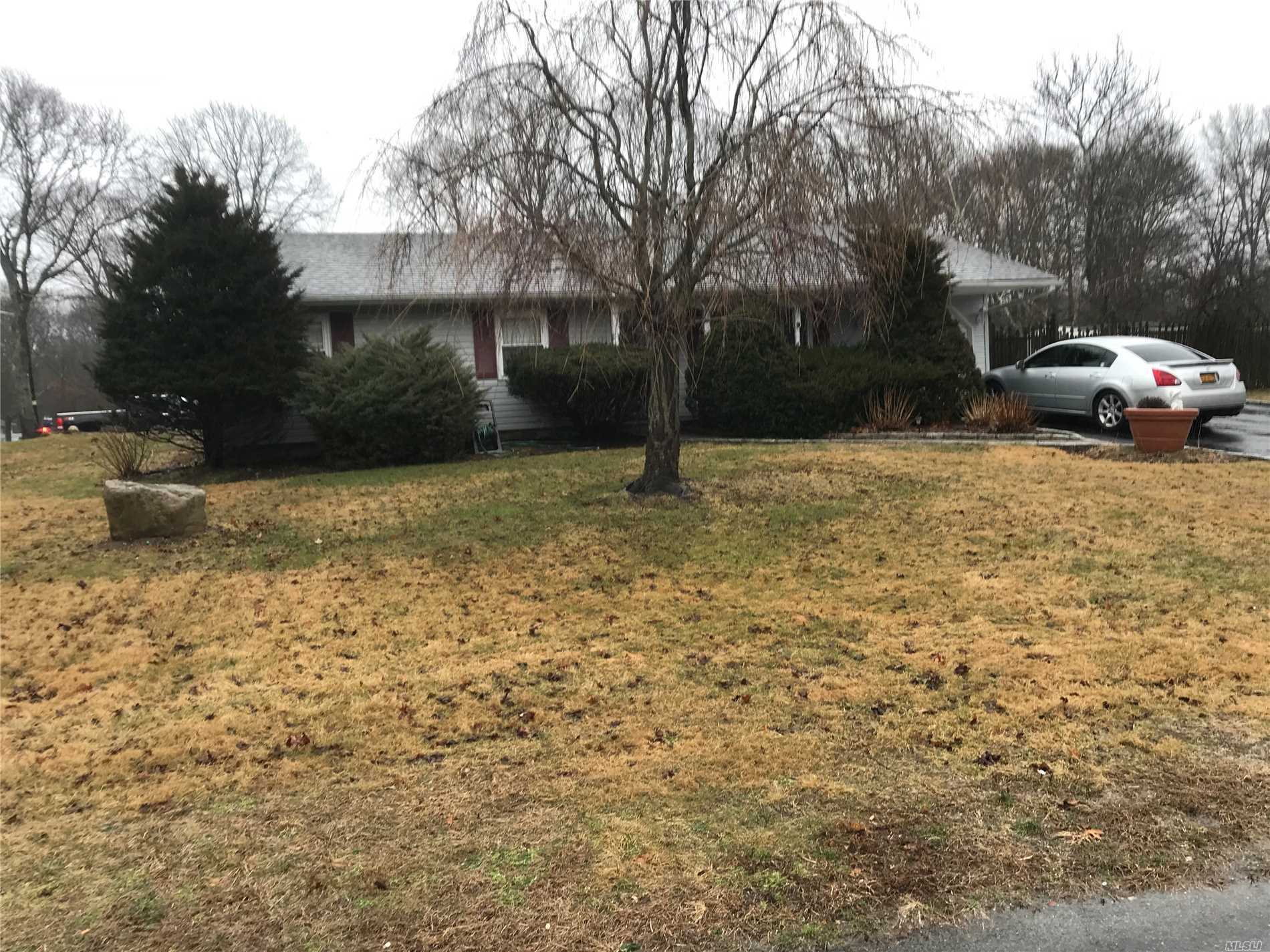 Property Photo:  542 Birch Hollow Drive  NY 11967 