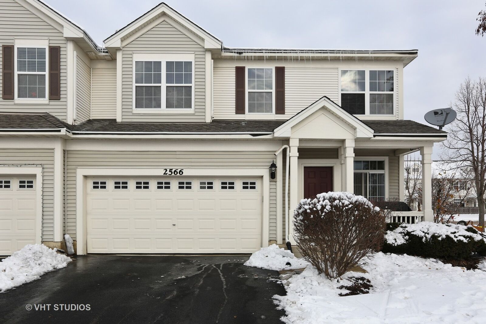 Property Photo: 2566 Hillsboro Boulevard IL 60503