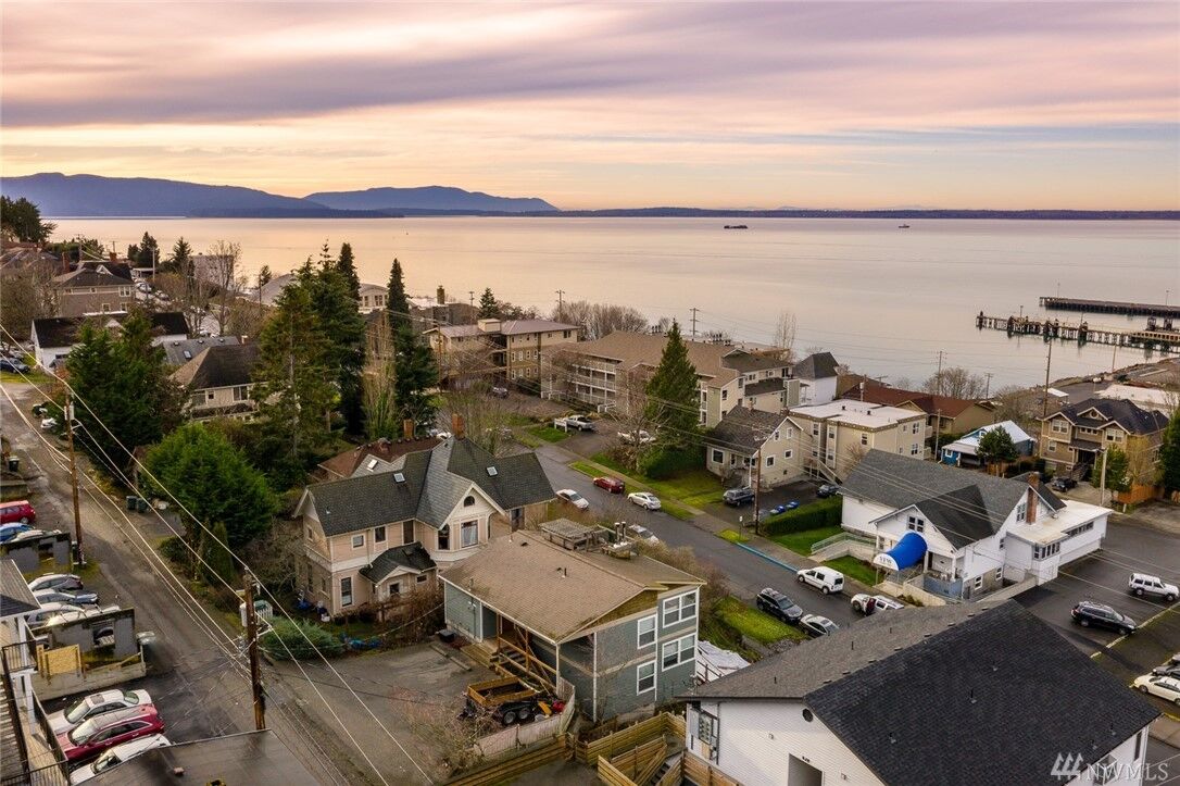 Property Photo:  624 N State St A  WA 98225 