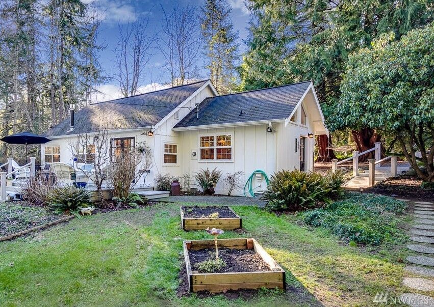 Property Photo:  10459 Duncan Lane NE  WA 98110 