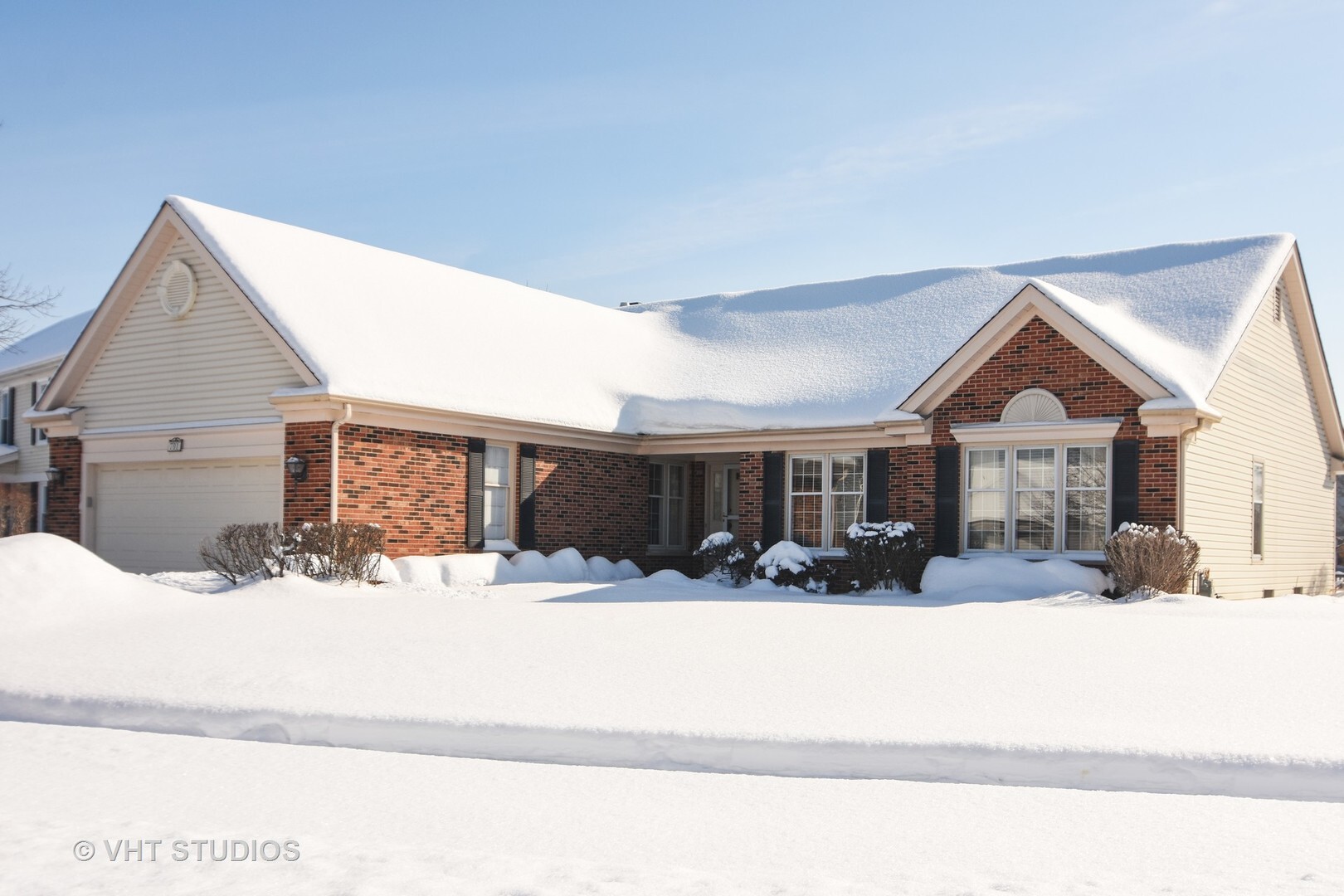 Property Photo: 701 North Victoria Drive IL 60074