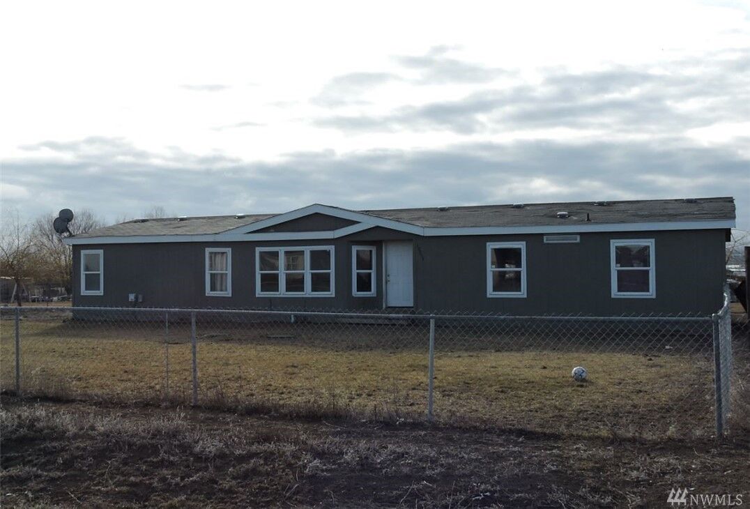 Property Photo:  19053 Rd 3.1 SW  WA 98848 