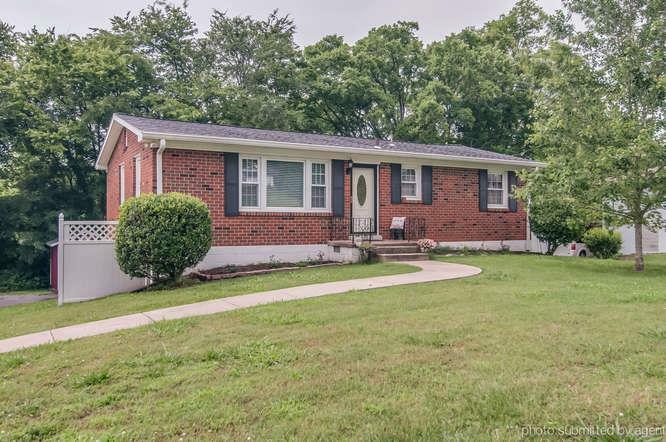 Property Photo:  102 Clifton Ct  TN 37138 