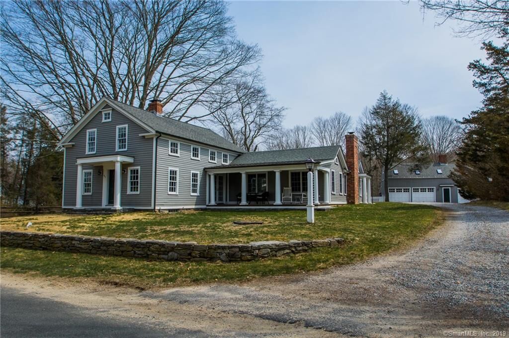 Property Photo:  