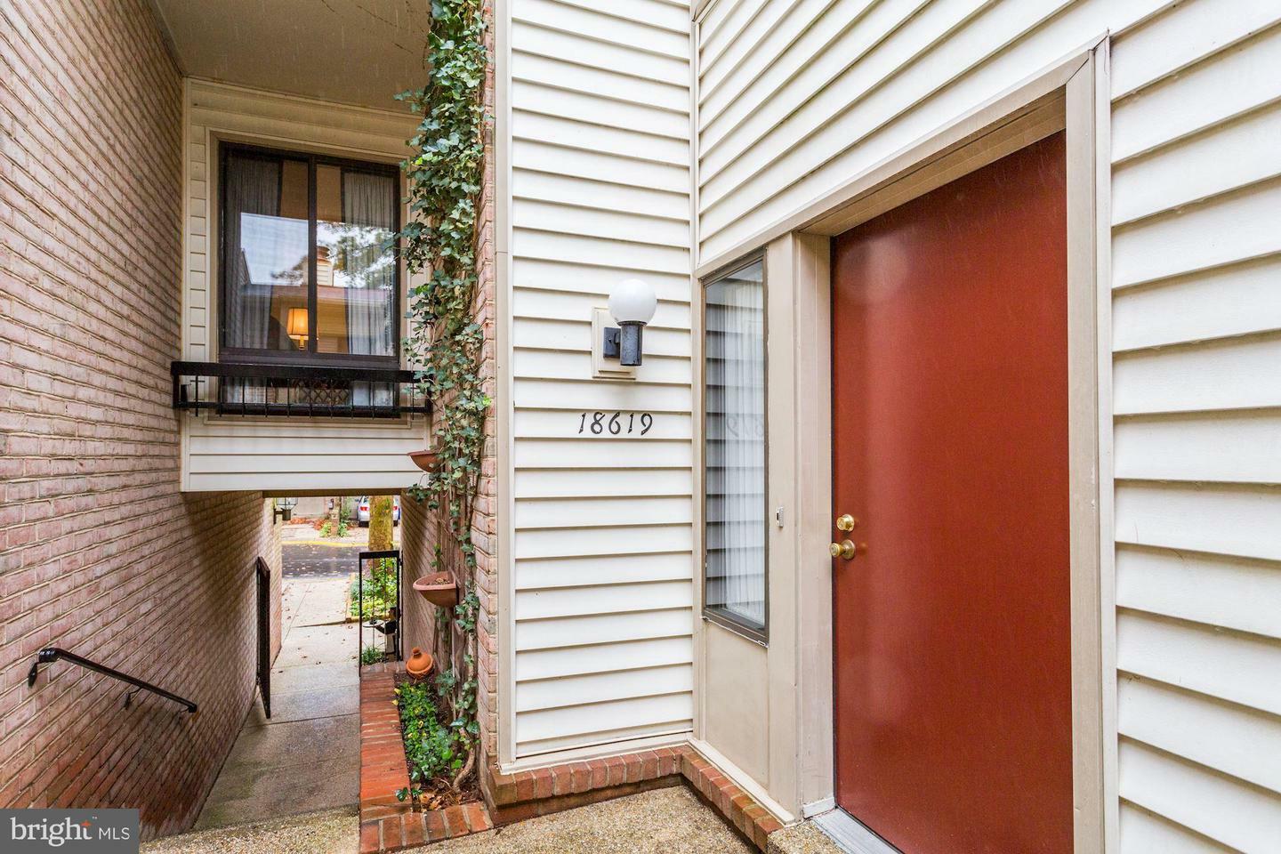 Property Photo:  18619 Pier Point Place  MD 20886 