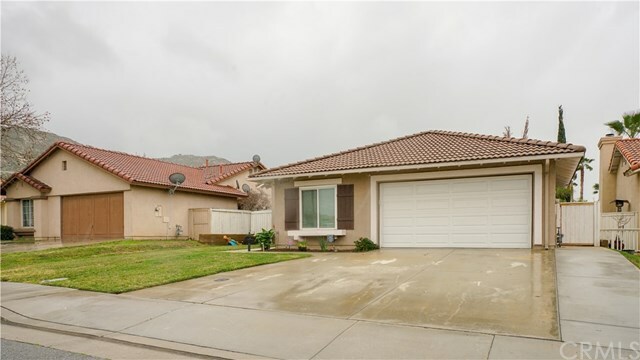 Property Photo:  25865 Via Hamaca Avenue  CA 92551 