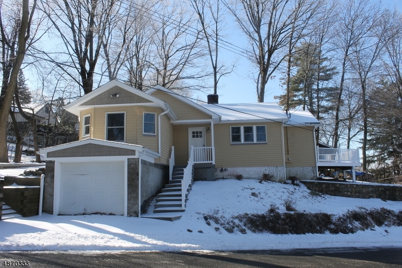 Property Photo:  24 Hillspring Rd  NJ 07871 