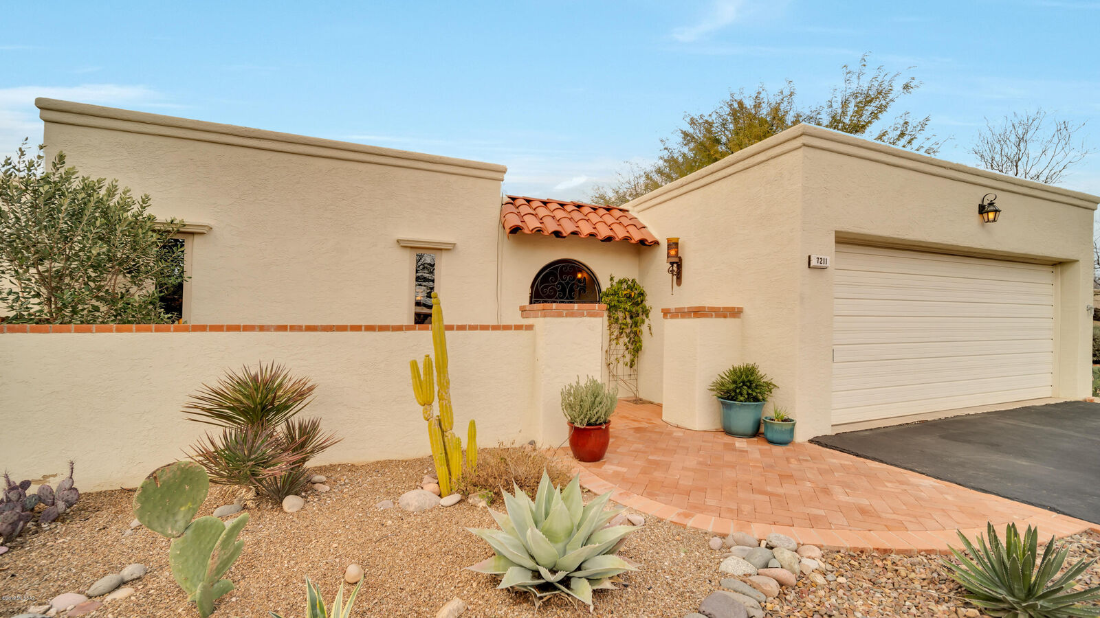 Property Photo:  7211 E Camino Valle Verde  AZ 85715 