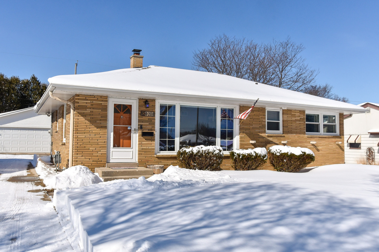 Property Photo:  6208 W Kinnickinnic River Pkwy  WI 53219 