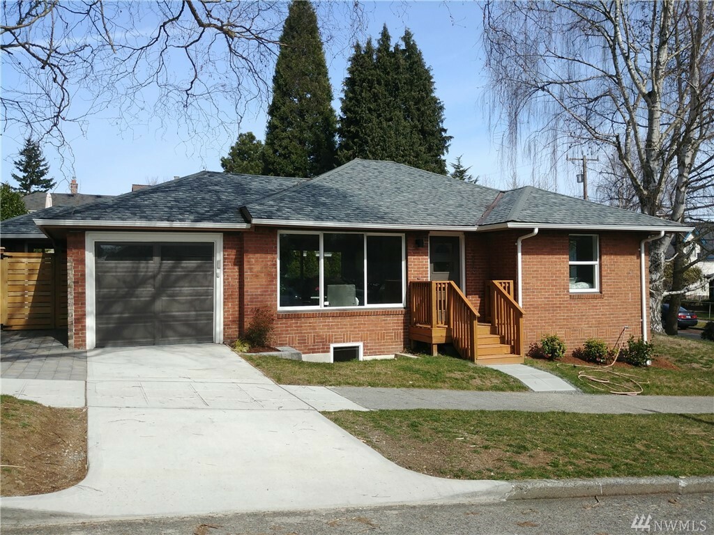 Property Photo: 1816 NE 82nd St WA 98115