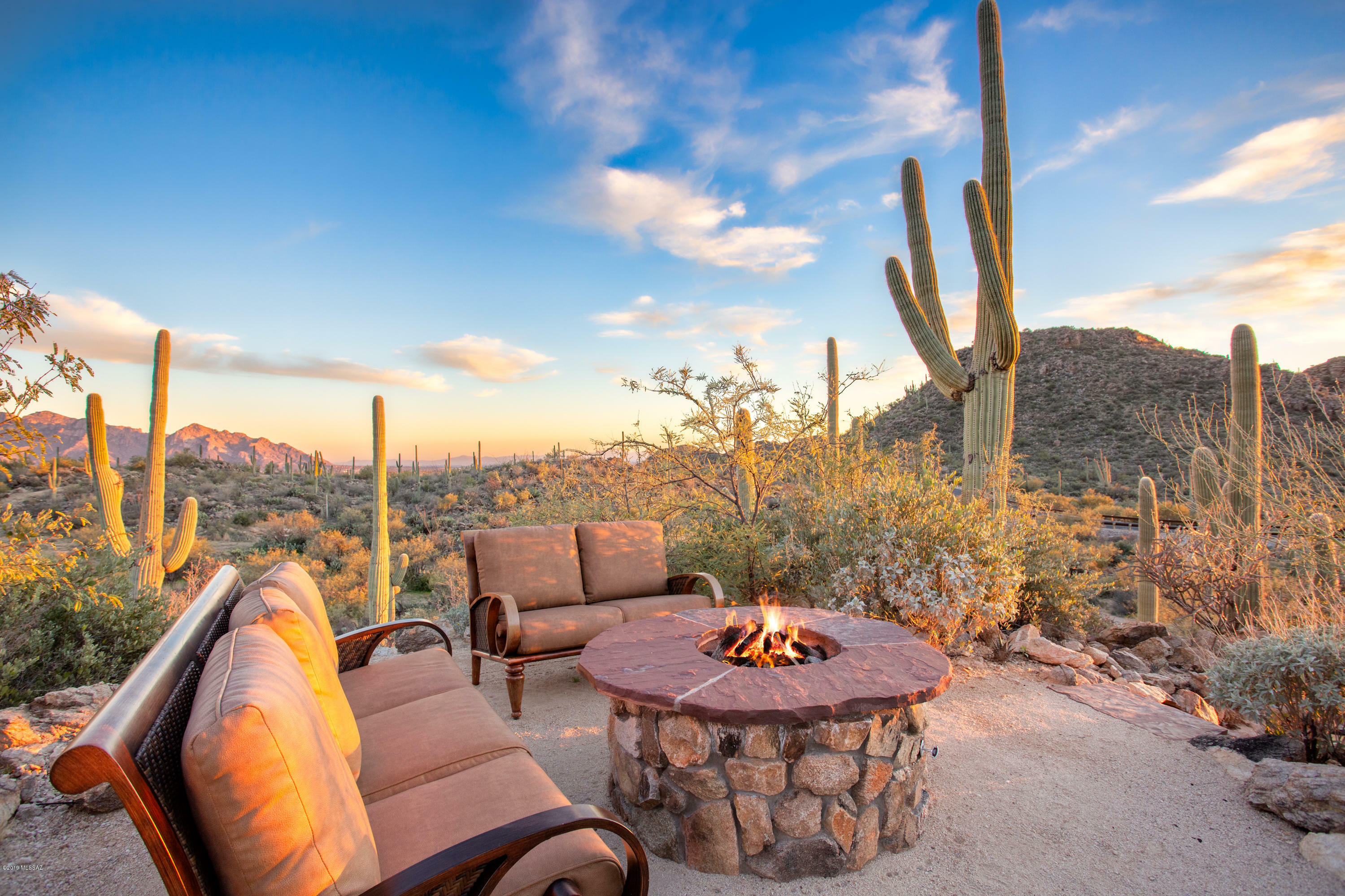 Property Photo: 13736 N Old Ranch House Road AZ 85658