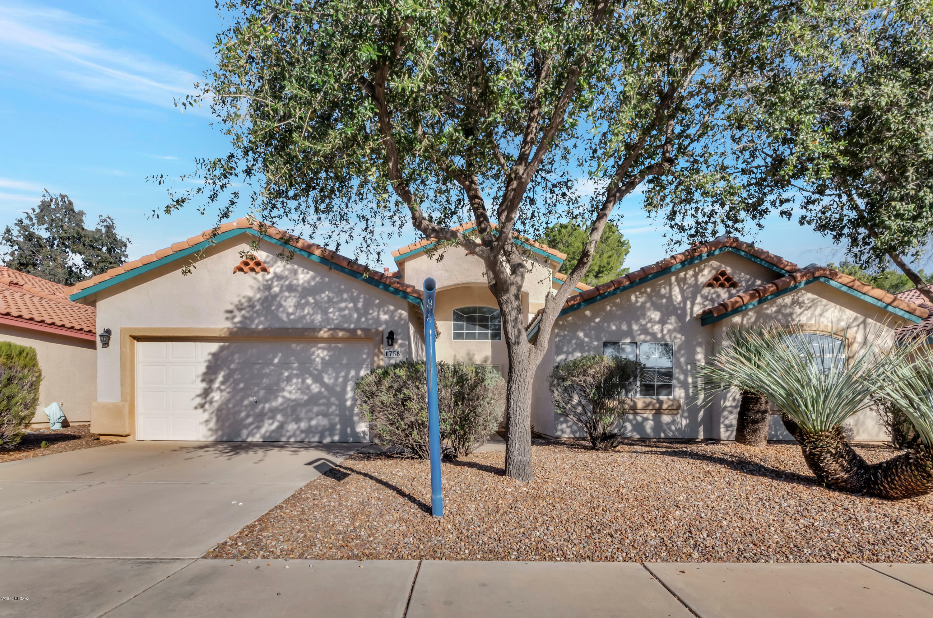Property Photo: 1758 N Sandstone Ridge Drive AZ 85715