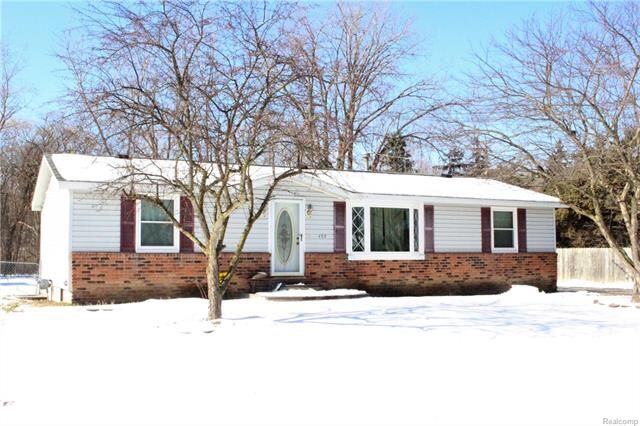 Property Photo:  499 Robert Crt  MI 48326 