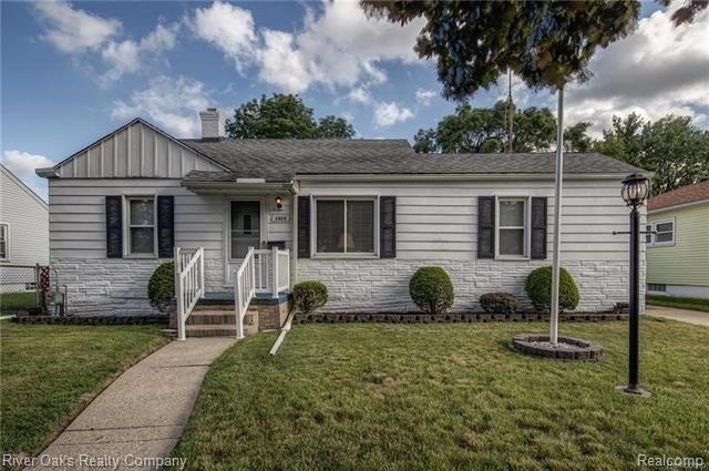 Property Photo:  1313 Buckingham Avenue  MI 48146 