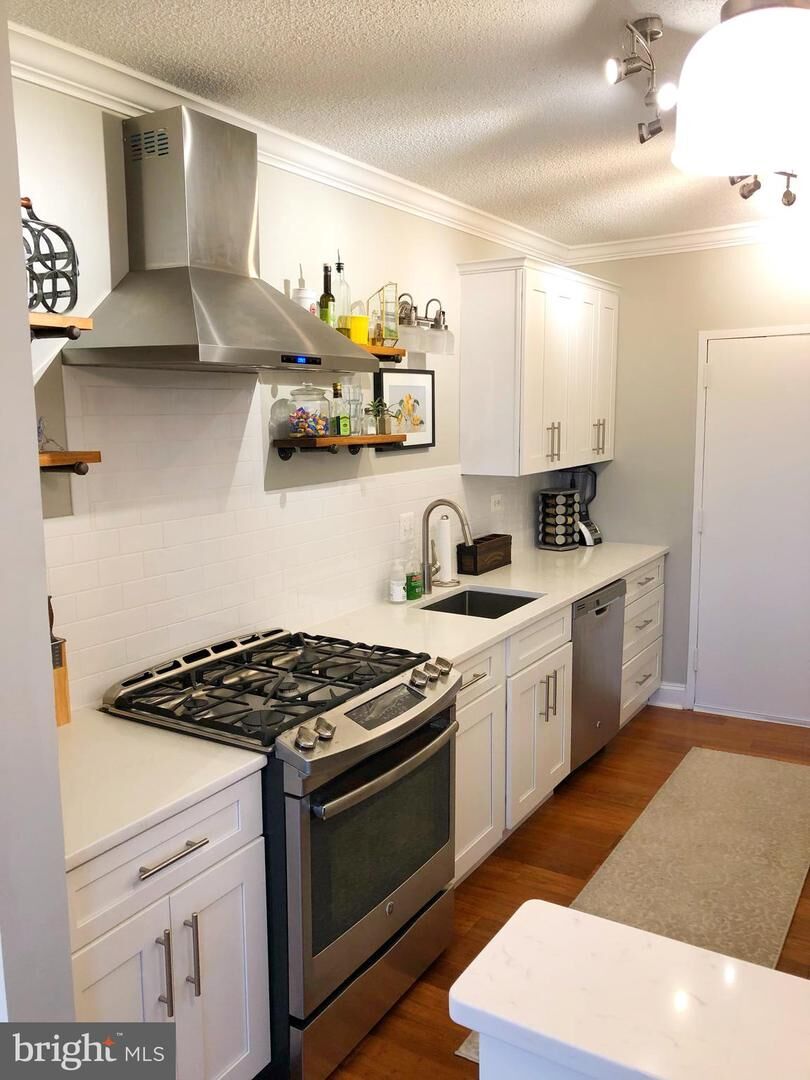 Property Photo:  4141 N Henderson Road 916  VA 22203 