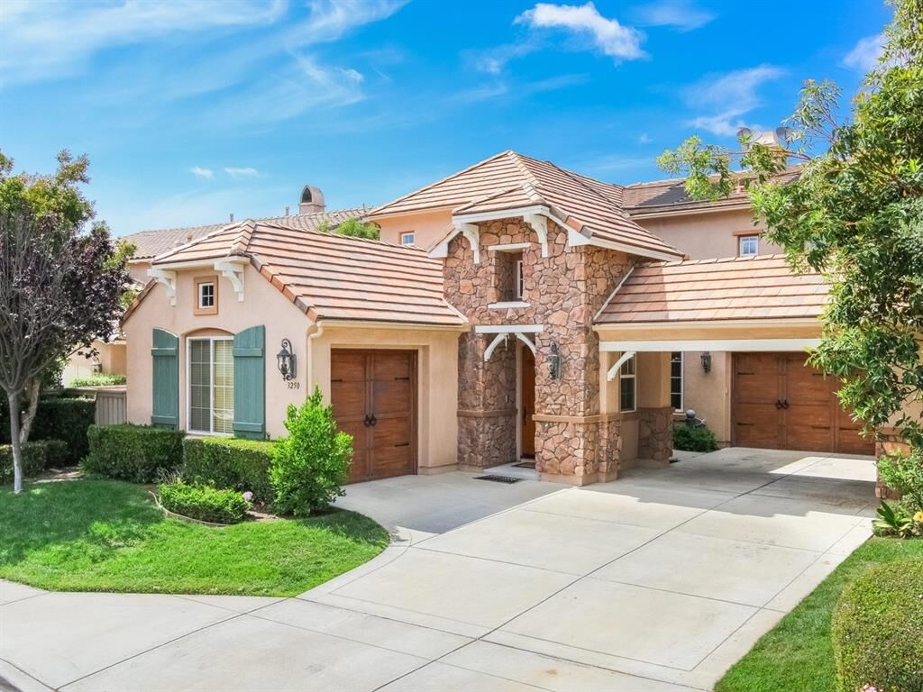 Property Photo:  3250 Avenida De Sueno  CA 92009 