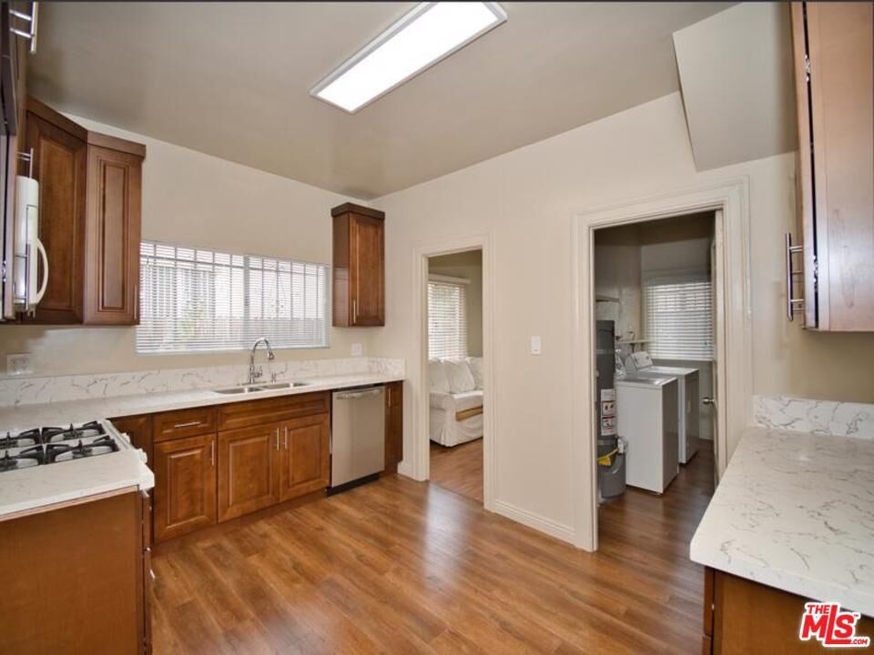 Property Photo:  1124 N Berendo St  CA 90029 