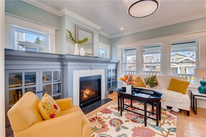 Property Photo:  161 Lynn St  WA 98109 