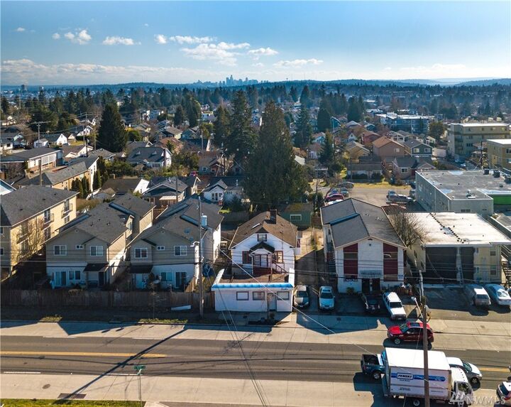 Property Photo:  327 N 105th St  WA 98113 