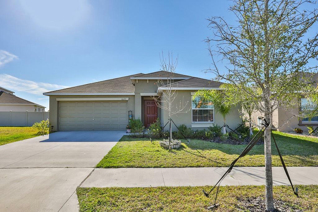 Property Photo:  10127 Crested Fringe Drive  FL 33578 