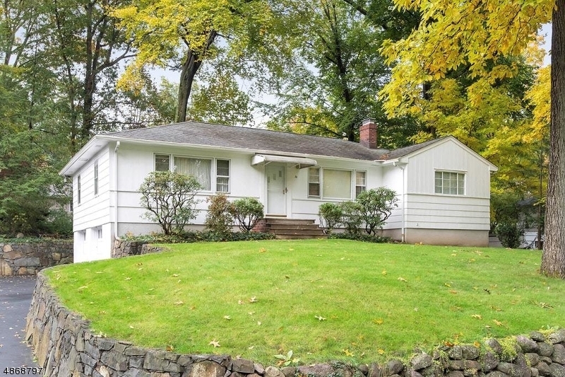 Property Photo: 14 Dogwood Rd NJ 07981