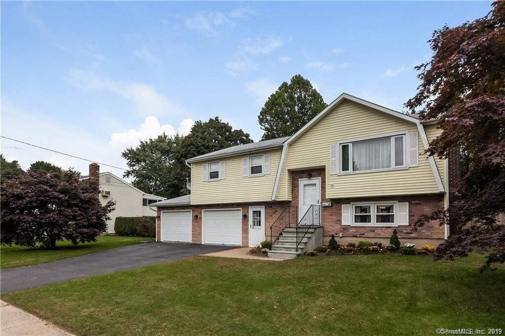 Property Photo:  15 Robin Street  CT 06010 