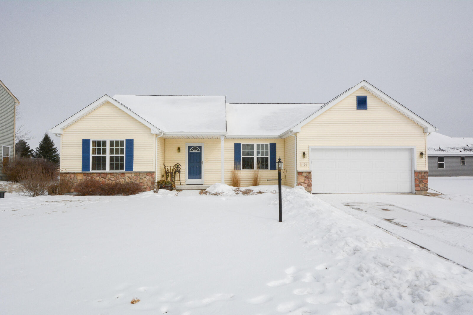 Property Photo:  W1195 Deer Creek Cir  WI 53036 