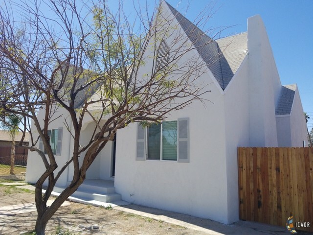 Property Photo: 702 S Lake Ave CA 92233