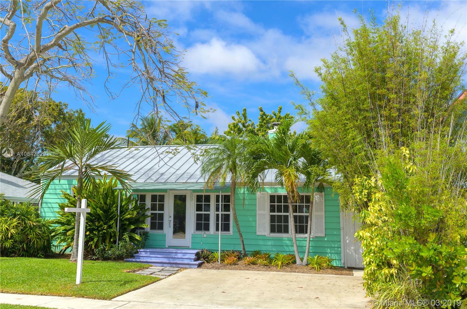 Property Photo: 739 NE 17th Way FL 33304