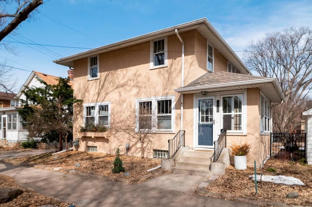 Property Photo:  810 W 39th Street  MN 55409 