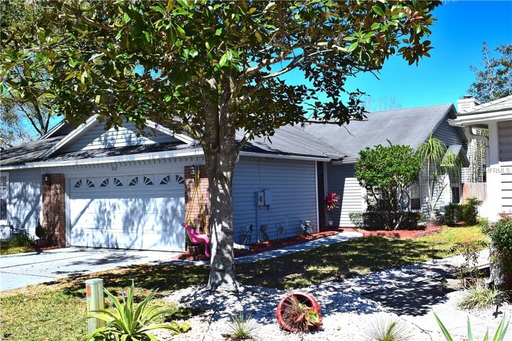 Property Photo: 862 Weatherly Court FL 32750