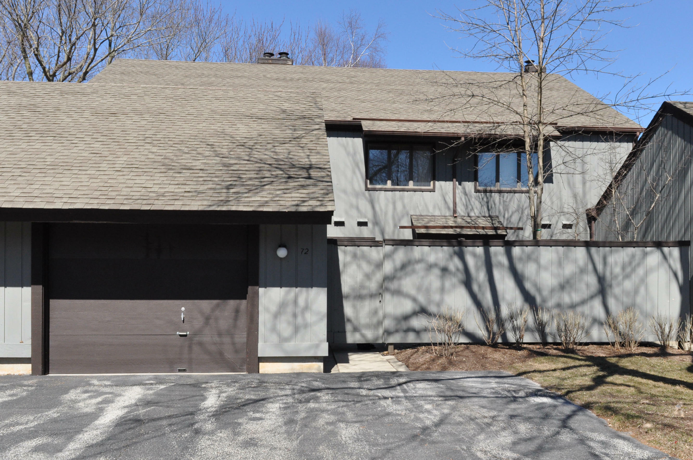 Property Photo:  72 E Parkfield Ct  WI 53402 