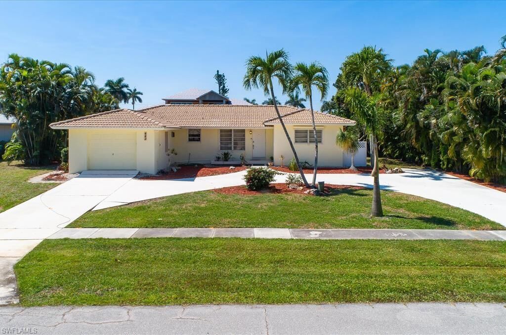 Property Photo:  442 Tarpon Ct  FL 34145 